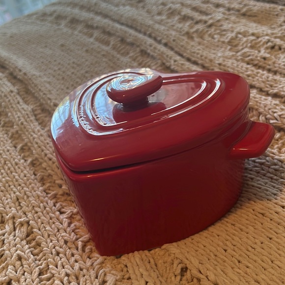 Heart shaped Dutch oven pot - Picture 3 of 4